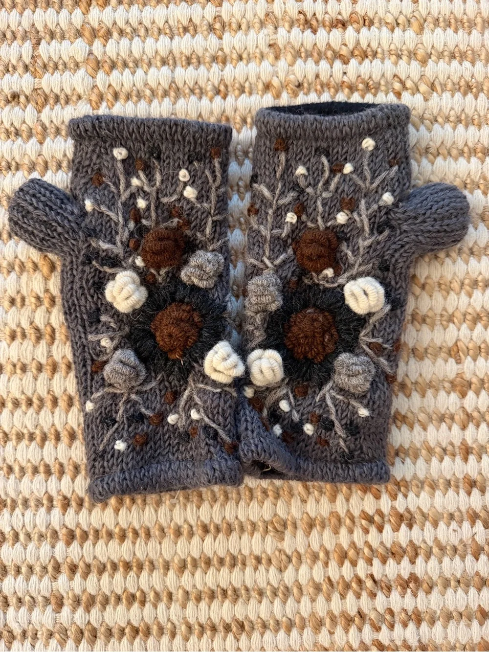 Windhorse 100% Wool Fingerless Lined Knit Gloves Embroidered Floral Gray OS